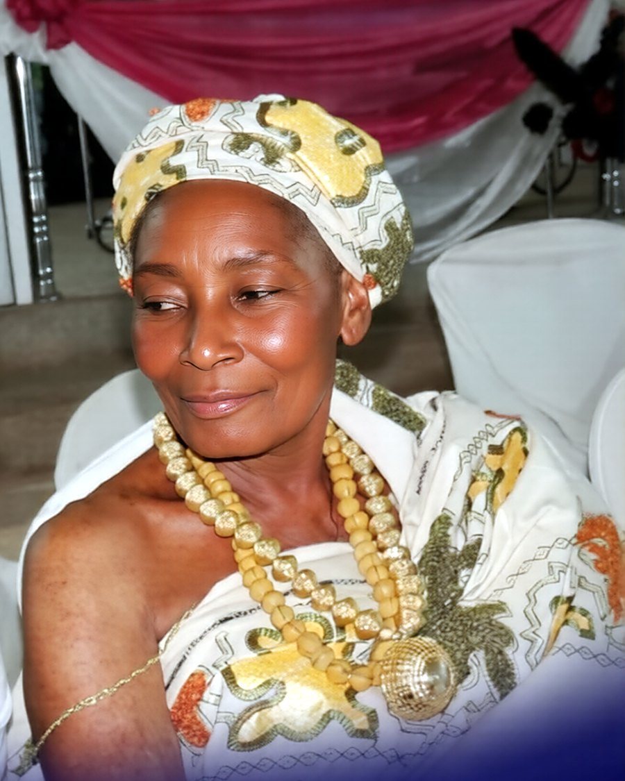 Her Majesty Nana Mary Donkor (Nana Adowa Konamah II) in gold beads and headwrap